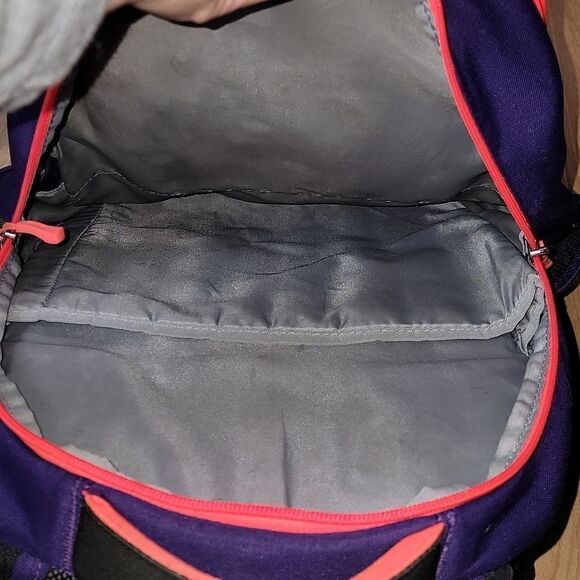 UNDER ARMOUR PURPLE AND PINK BACKPACK - Picture 11 of 11